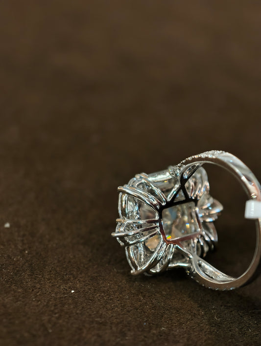 18K Gold Lab-Grown Radiant Cut Diamond Floral Halo Ring | IGI Certified