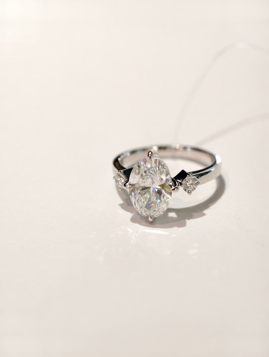 18K Gold Lab-Grown Oval Diamond Trilogy Ring | IGI Certified