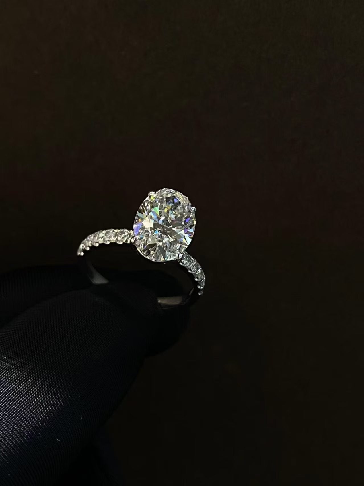 Pt950 3.03ct Oval Accent Ring