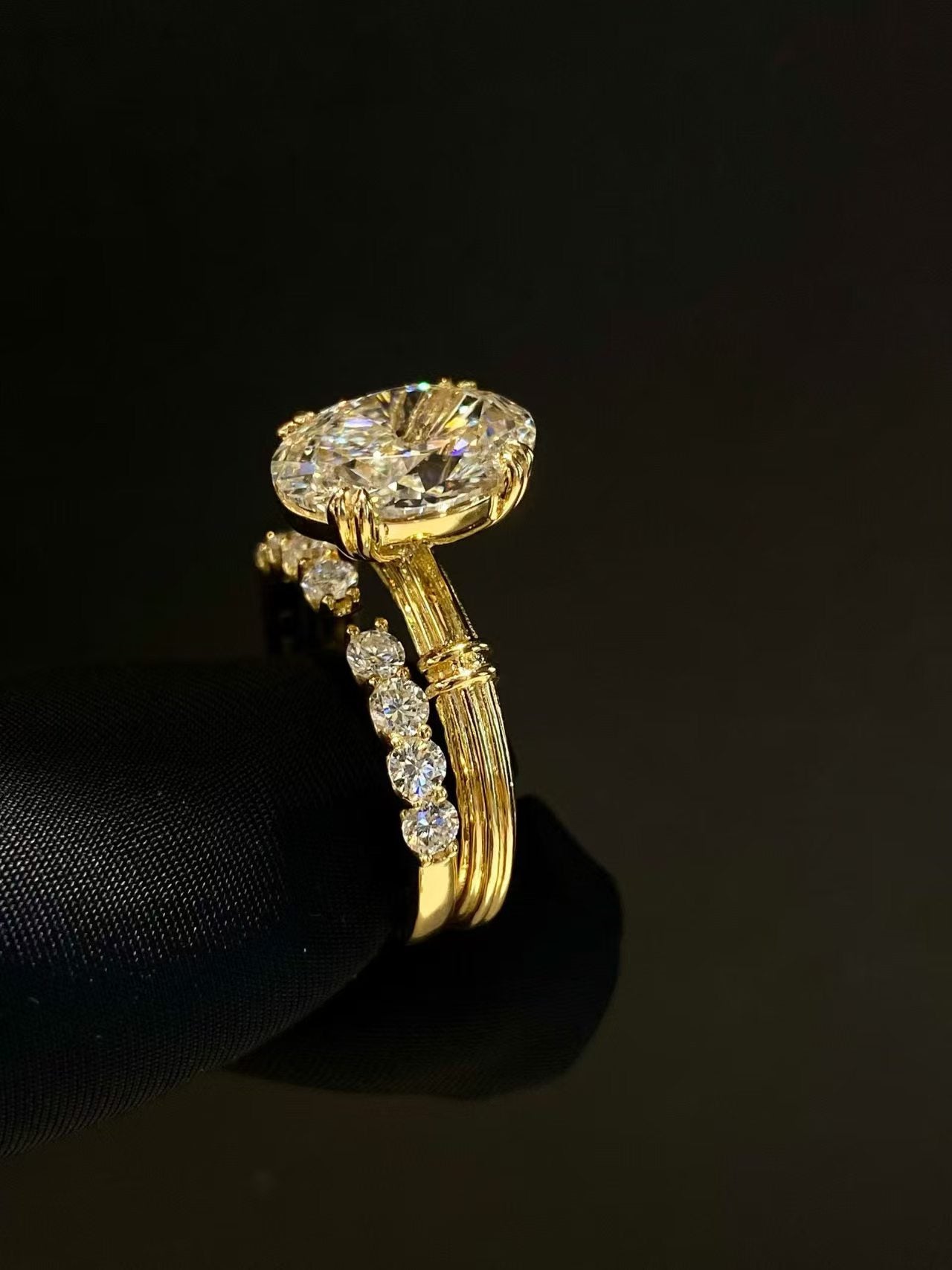 18K YG 3.00ct Oval Side-Stone Ring