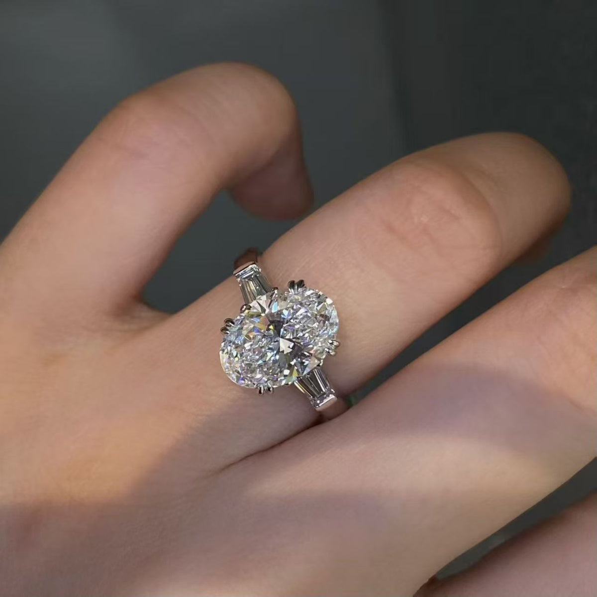 Pt950 3.07ct Oval & Baguette Ring