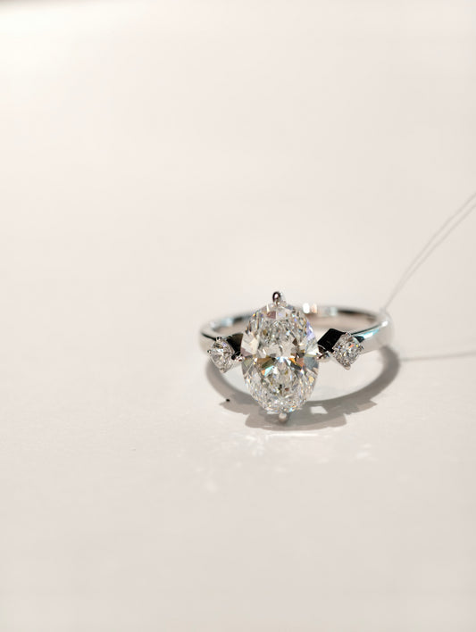 18K Gold Lab-Grown Oval Diamond Trilogy Ring | IGI Certified