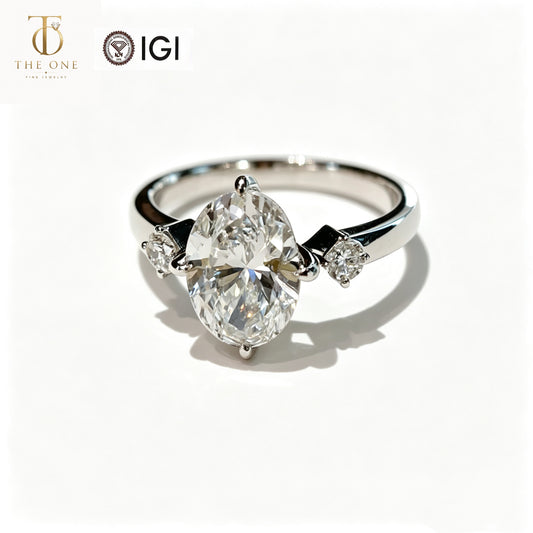 18K Gold Lab-Grown Oval Diamond Trilogy Ring | IGI Certified